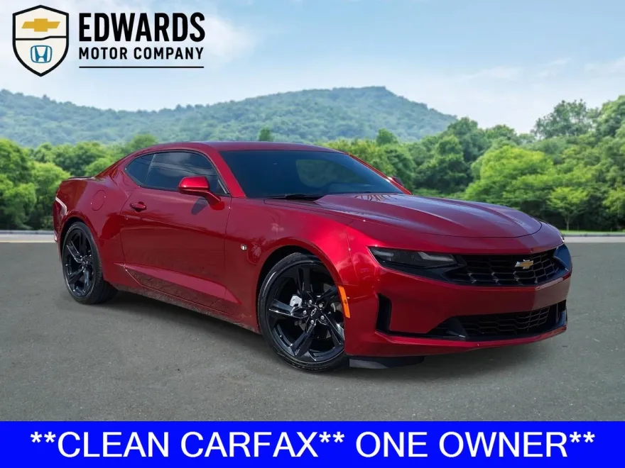 2021 Chevrolet Camaro 1LT photo 1