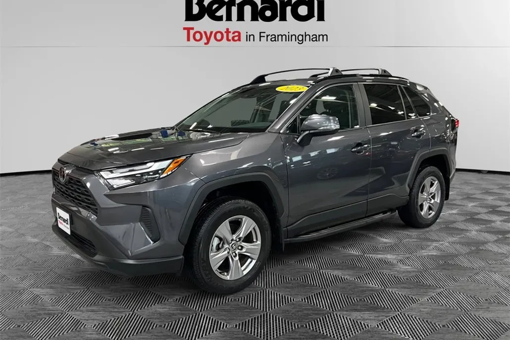 2023 Toyota RAV4 XLE photo 1