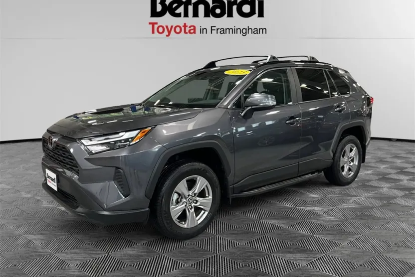 2023 Toyota RAV4 XLE photo 1