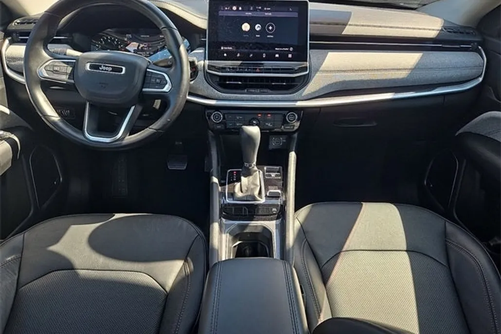 2022 Jeep Compass Latitude Lux photo 1