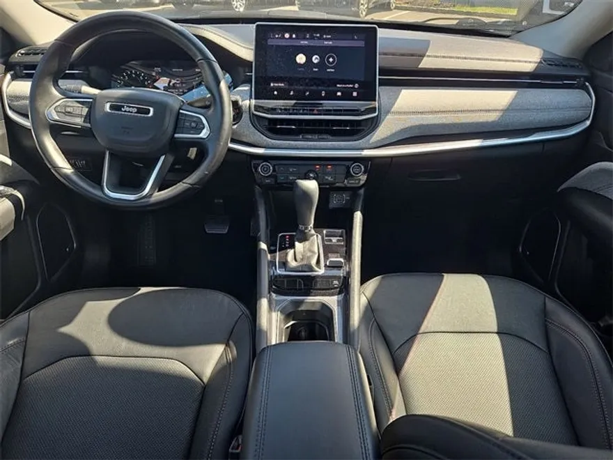 2022 Jeep Compass Latitude Lux photo 1