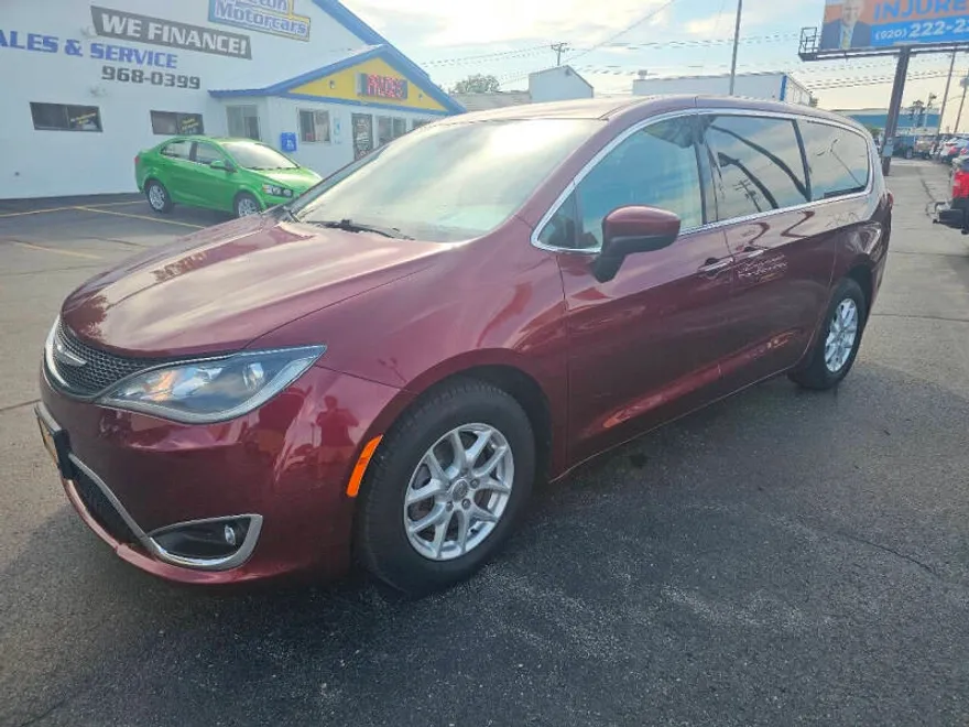 2017 Chrysler Pacifica Touring Plus photo 1