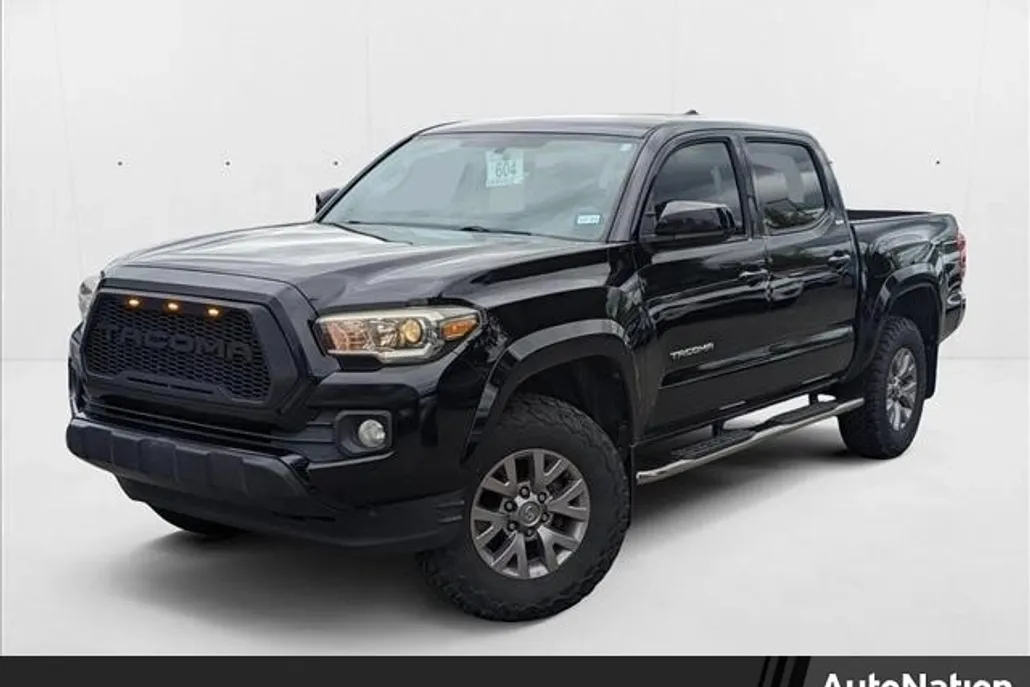 2017 Toyota Tacoma SR5 Double Cab photo 1