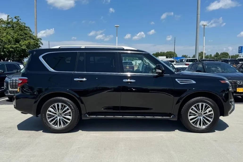 2024 Nissan Armada SL photo 1