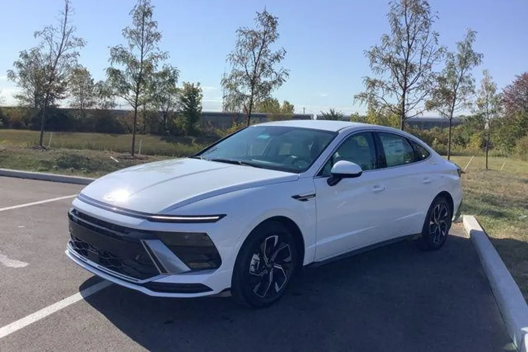 2025 Hyundai Sonata SEL photo 1