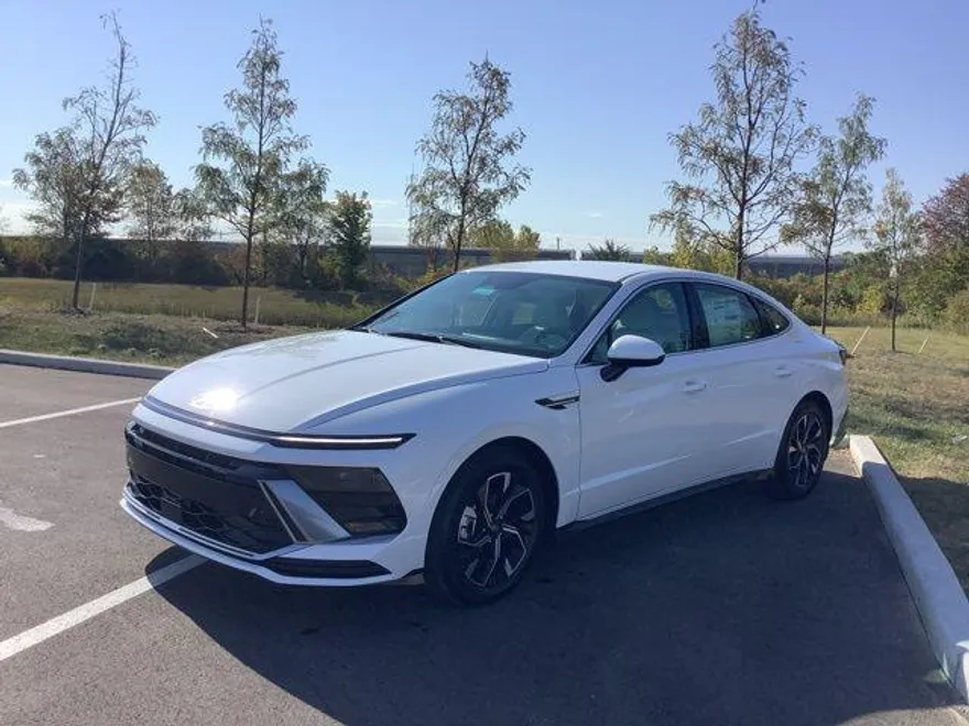 2025 Hyundai Sonata SEL photo 1