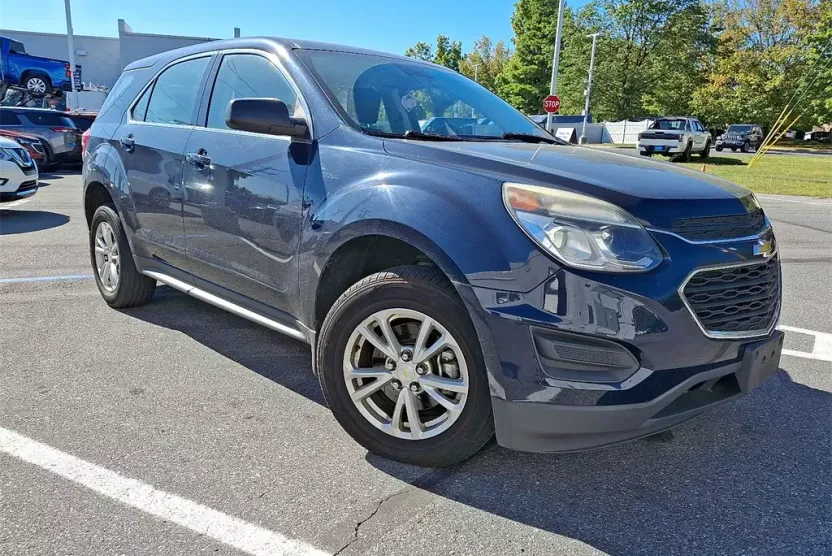 2017 Chevrolet Equinox LS photo 1