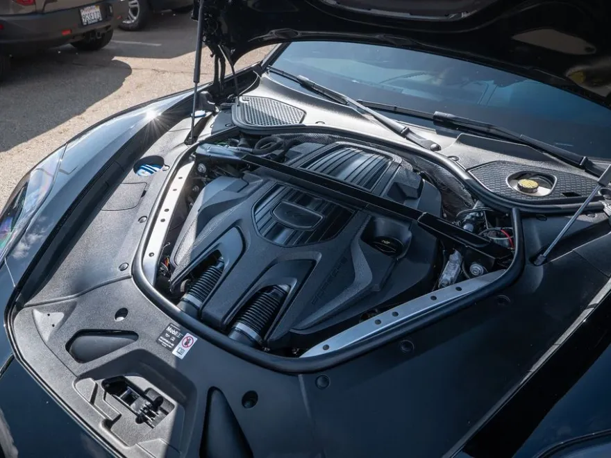 2025 Porsche Panamera 4 photo 1