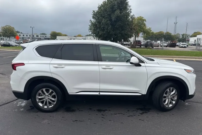 2020 Hyundai Santa Fe SE photo 1
