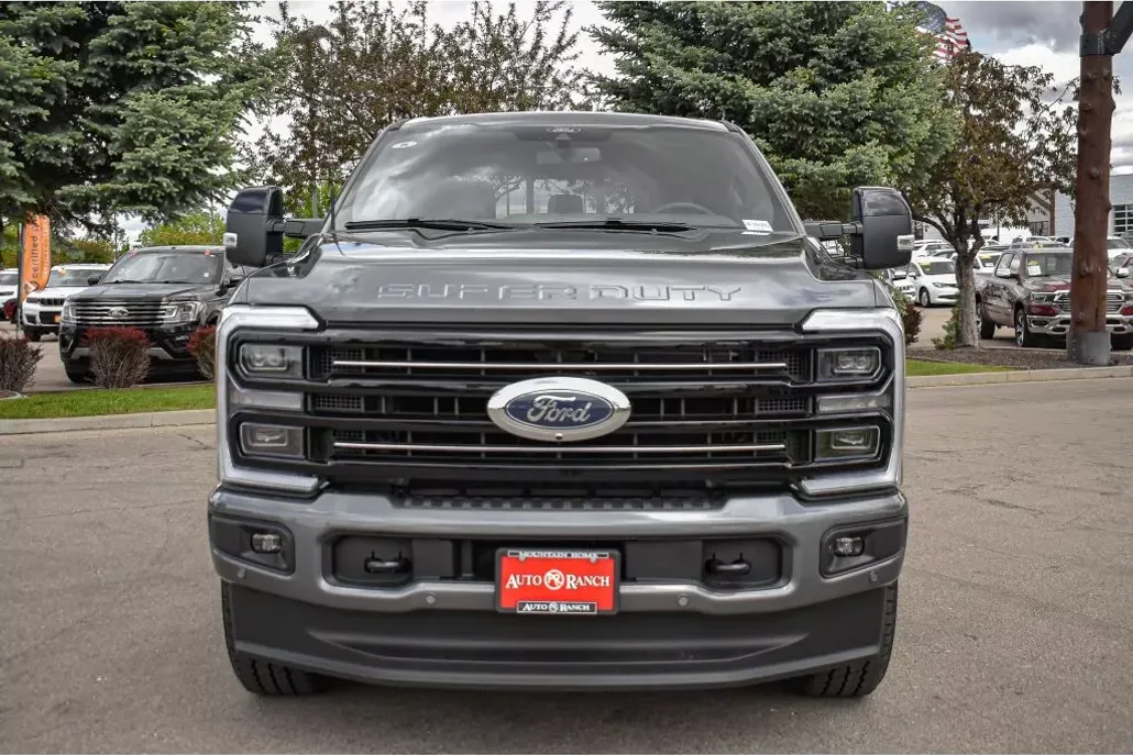 2025 Ford F-250 Platinum photo 1