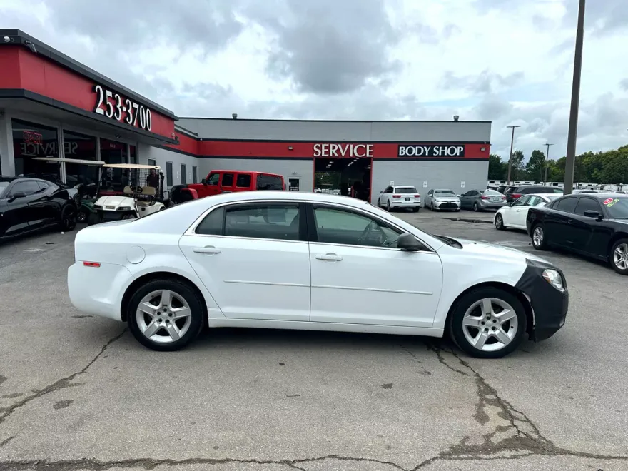 2011 Chevrolet Malibu LS photo 1