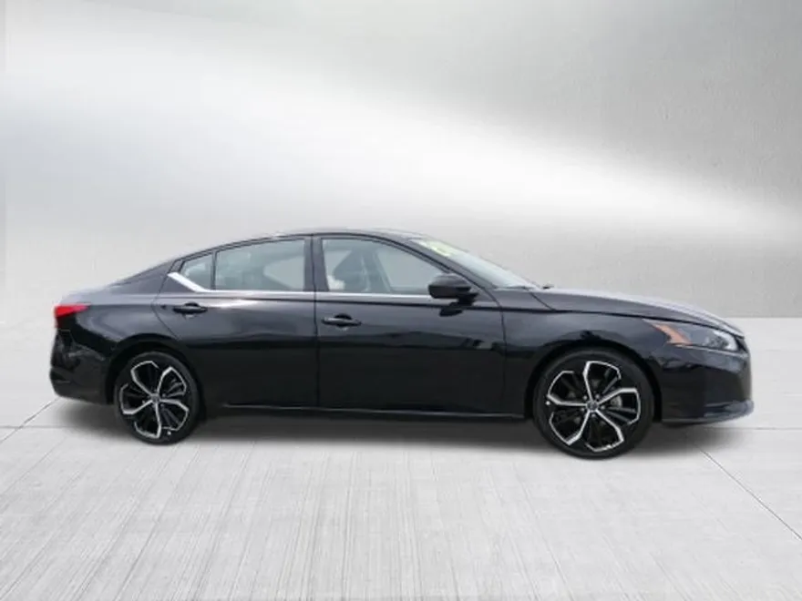 2024 Nissan Altima 2.5 SR photo 1