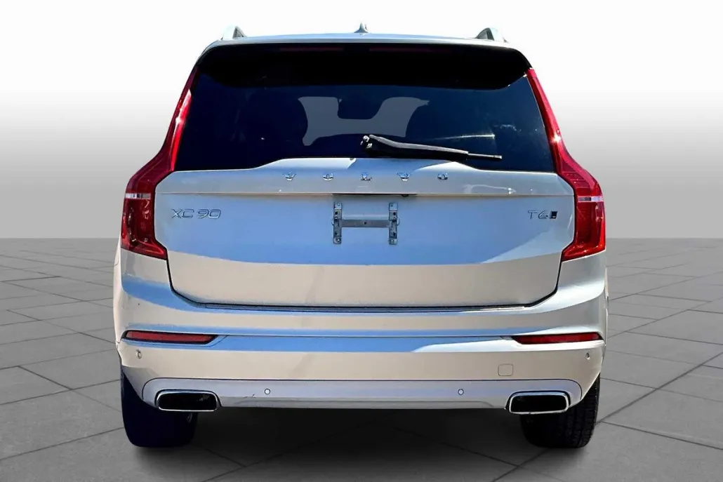 2017 Volvo XC90 Momentum T6 AWD photo 1