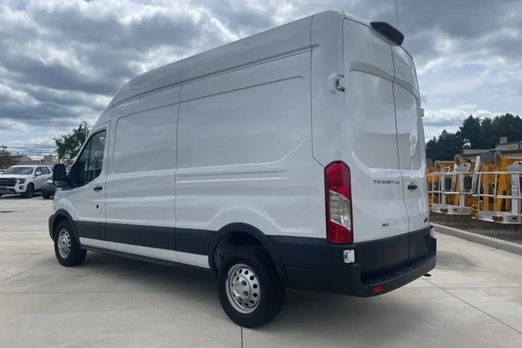 2022 Ford Transit photo 1