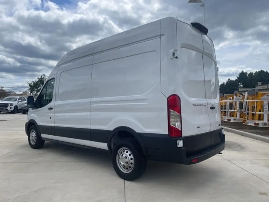 2022 Ford Transit photo 1