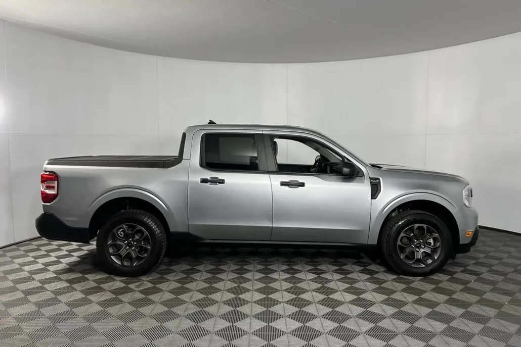 2024 Ford Maverick XLT photo 1