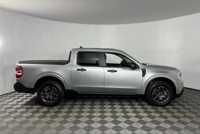 2024 Ford Maverick XLT photo 1