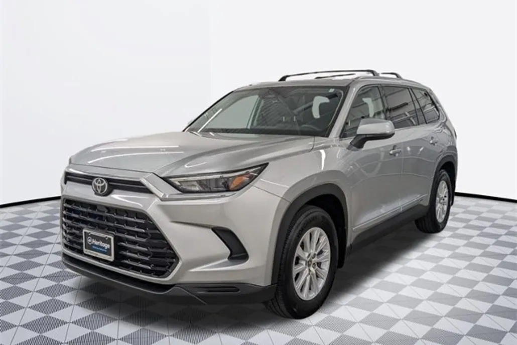 2024 Toyota Grand Highlander XLE photo 1