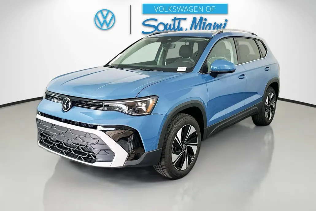 2025 Volkswagen Taos SE photo 1