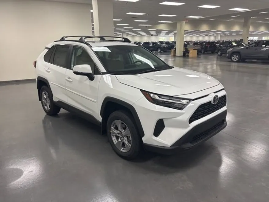 2025 Toyota RAV4 XLE photo 1