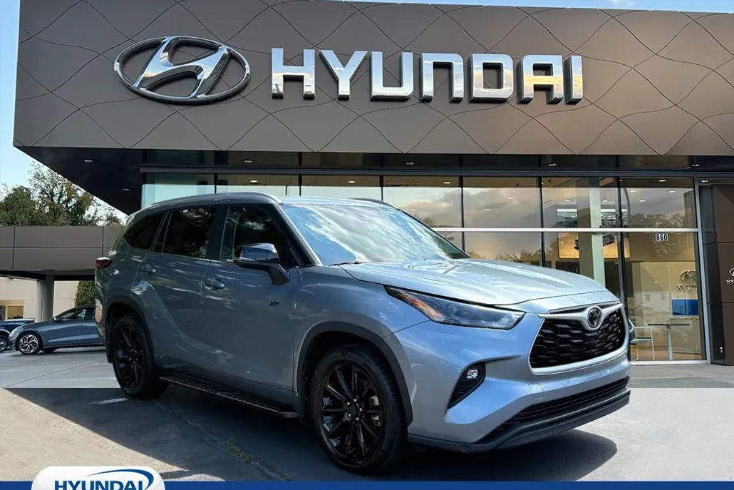 2024 Toyota Highlander XLE photo 1