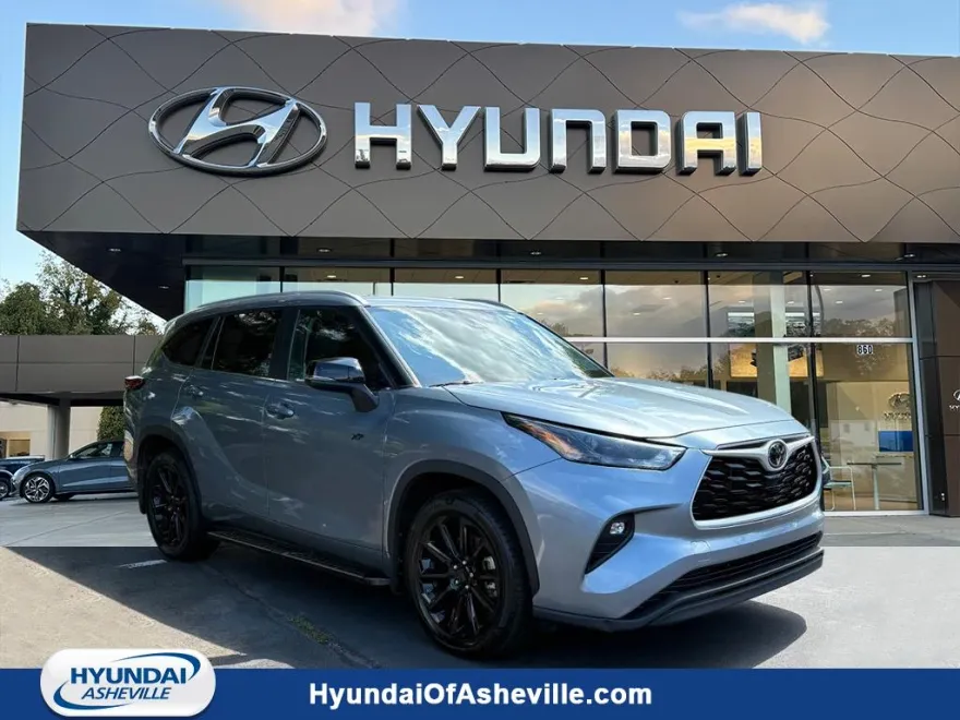 2024 Toyota Highlander XLE photo 1