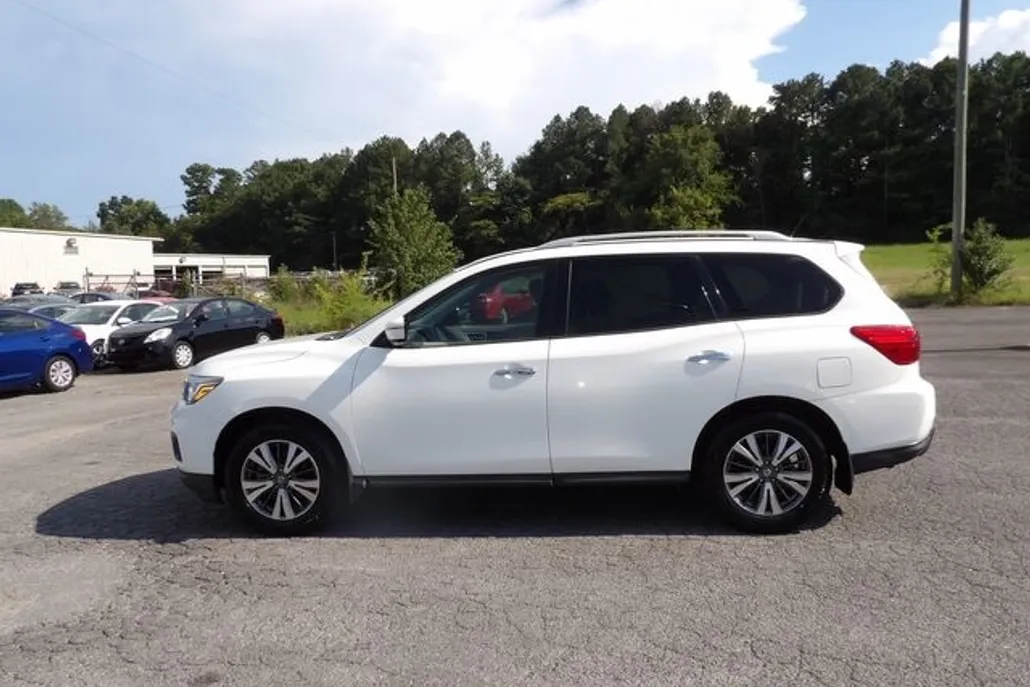 2017 Nissan Pathfinder S photo 1