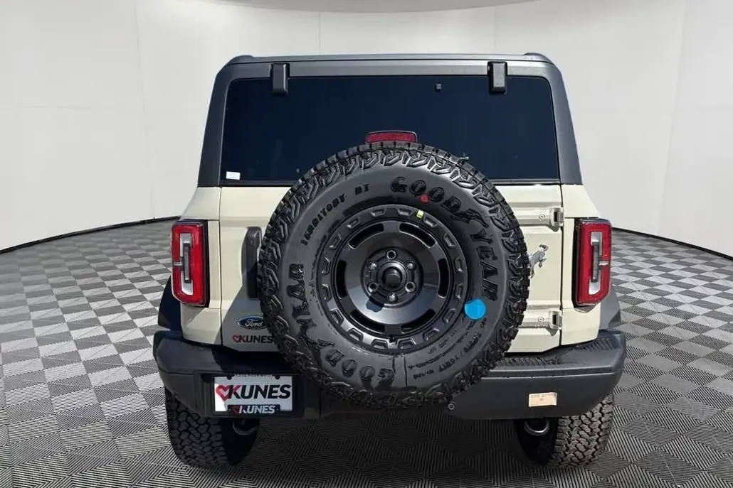2025 Ford Bronco Badlands photo 1
