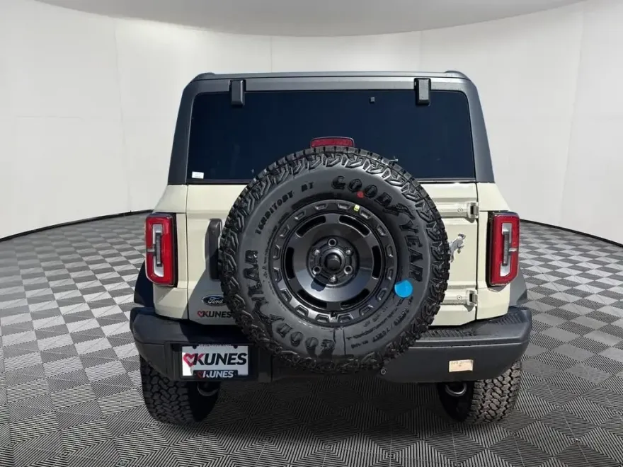 2025 Ford Bronco Badlands photo 1