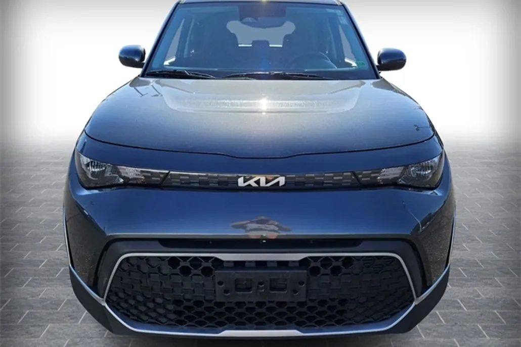 2023 Kia Soul LX photo 1