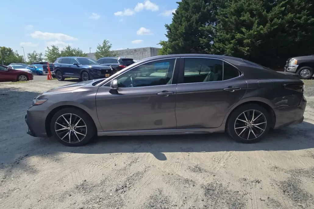 2023 Toyota Camry SE photo 1