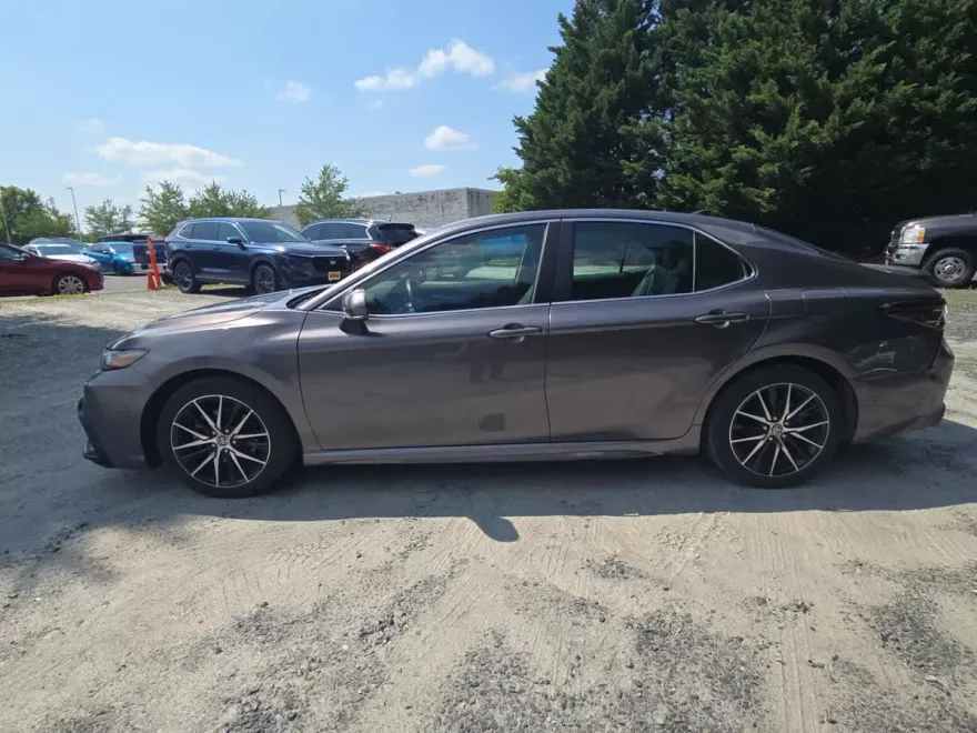 2023 Toyota Camry SE photo 1