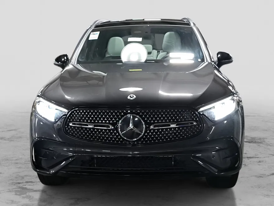 2025 Mercedes Benz GLC 300 photo 1