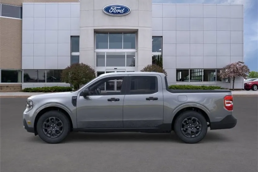 2025 Ford Maverick XLT photo 1