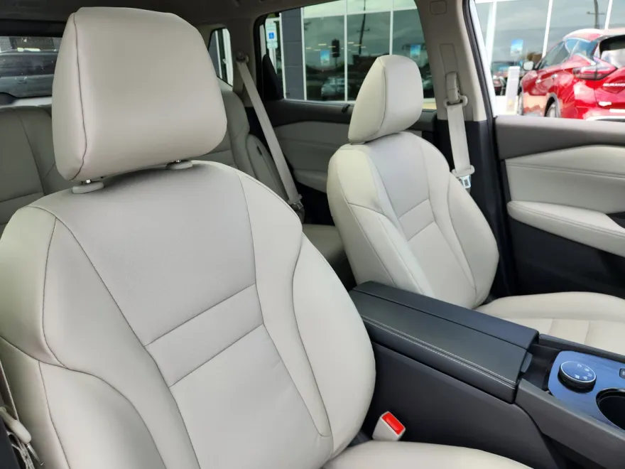 2026 Nissan Rogue SV photo 1