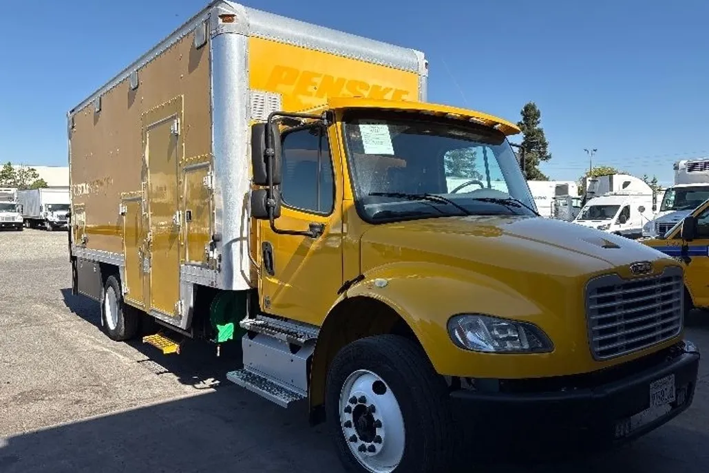 2013 Freightliner M2 106 Medium Duty photo 1