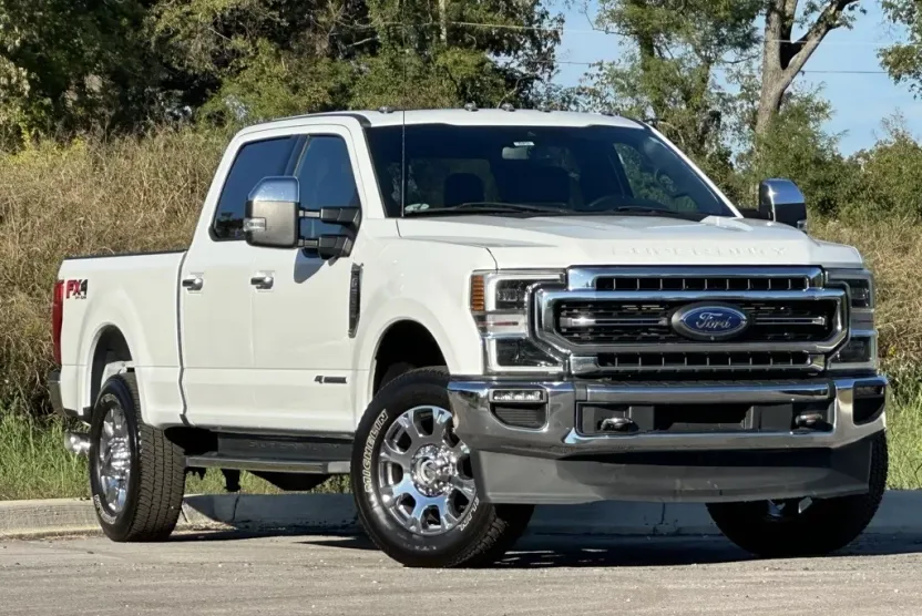 2022 Ford F-350 Lariat photo 1