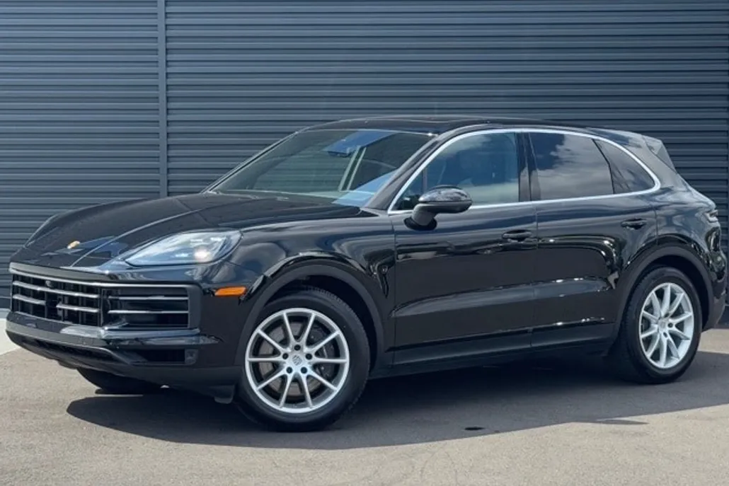 2024 Porsche Cayenne photo 1
