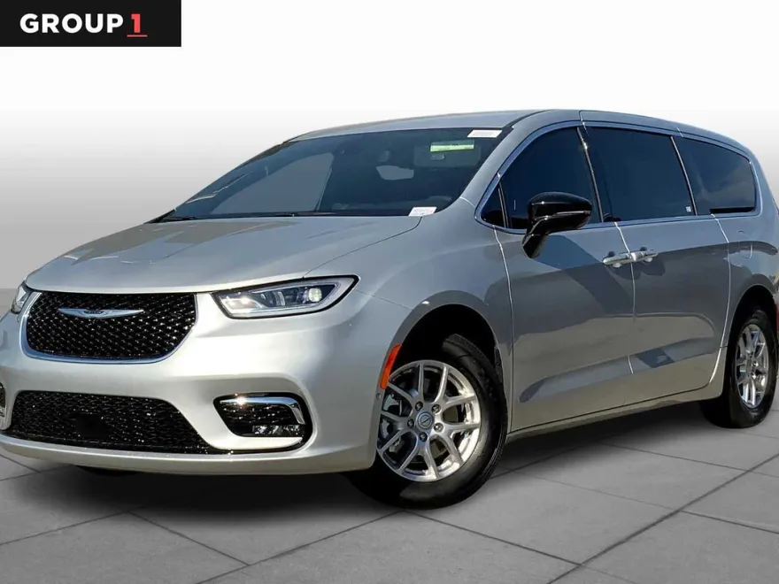 2026 Chrysler Pacifica photo 1
