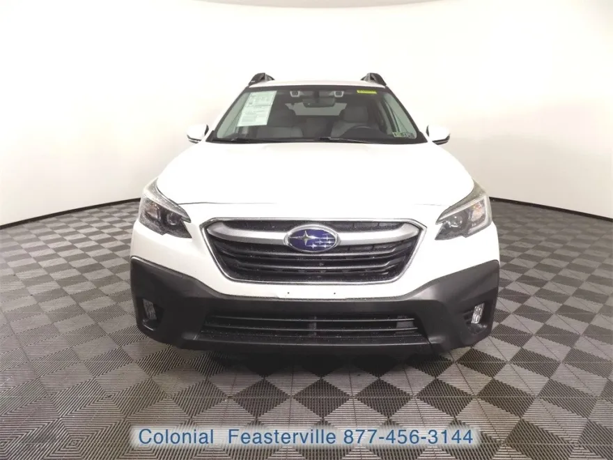 2020 Subaru Outback Premium photo 1