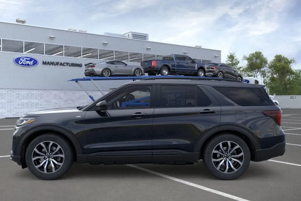 2025 Ford Explorer ST-Line photo 1