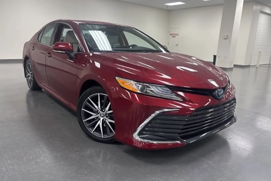 2022 Toyota Camry Hybrid XLE photo 1