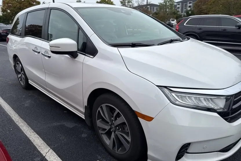 2024 Honda Odyssey Touring photo 1