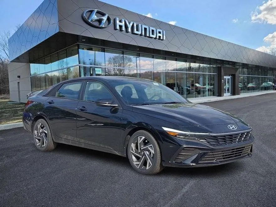 2025 Hyundai Elantra SEL Sport photo 1
