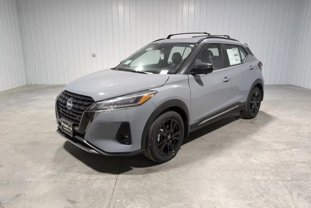 2024 Nissan Kicks SR photo 1
