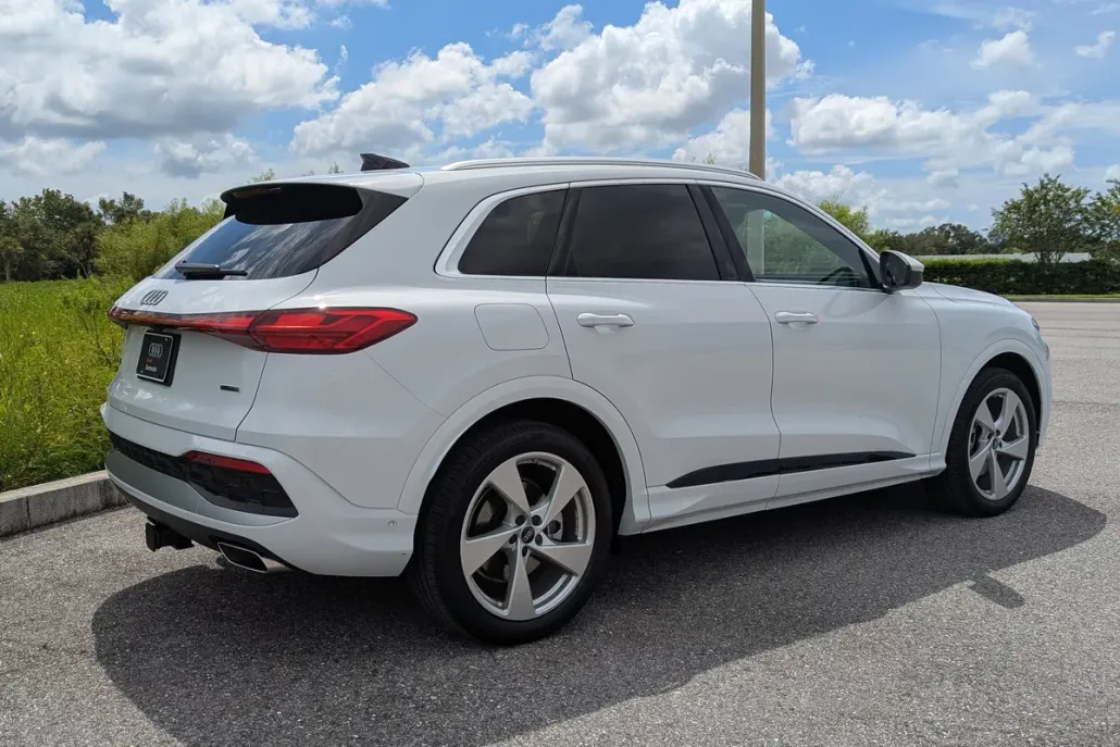 2025 Audi Q5 2.0T Prestige photo 1