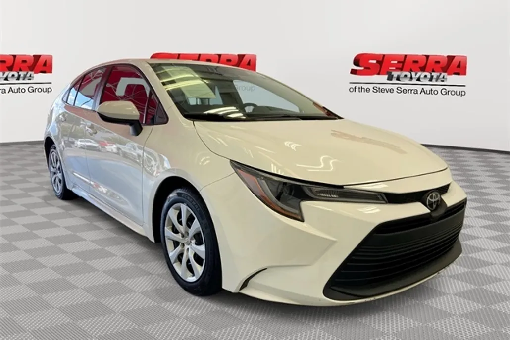 2024 Toyota Corolla LE photo 1