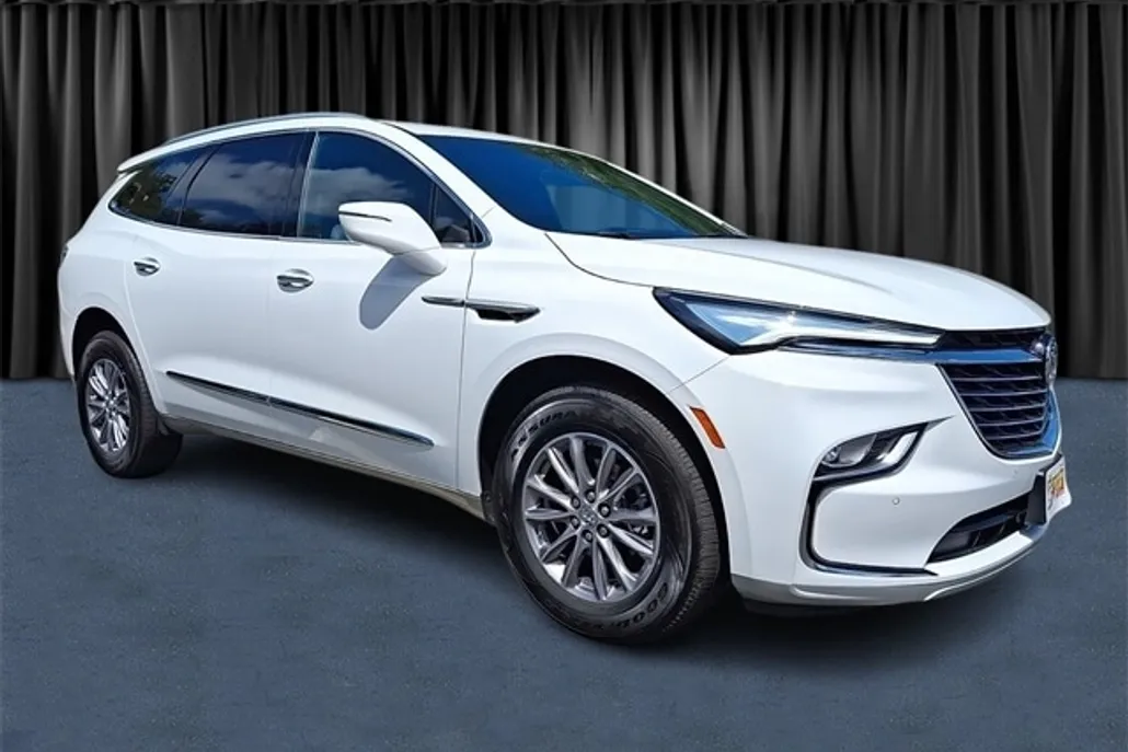 2024 Buick Enclave Essence photo 1