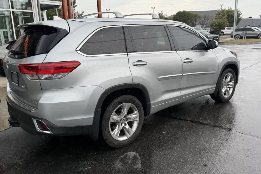 2018 Toyota Highlander Limited Platinum photo 1