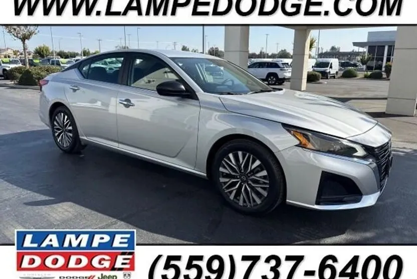 2024 Nissan Altima 2.5 SV photo 1